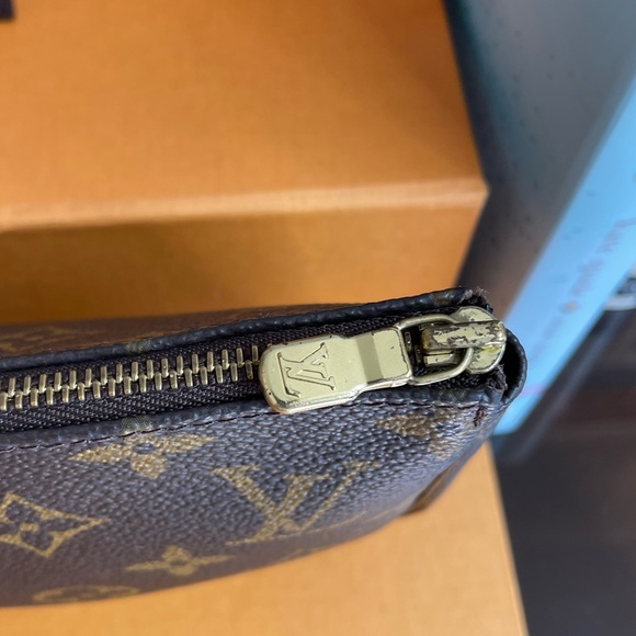 🔥SOLD🔥Authentic Louis Vuitton Pochette Accessories - Picture 2 of 16
